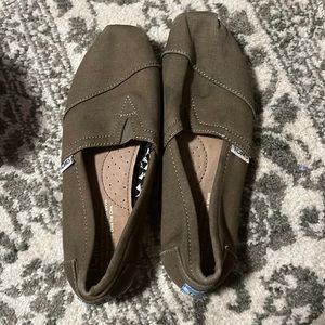Women’s Green Toms size 6